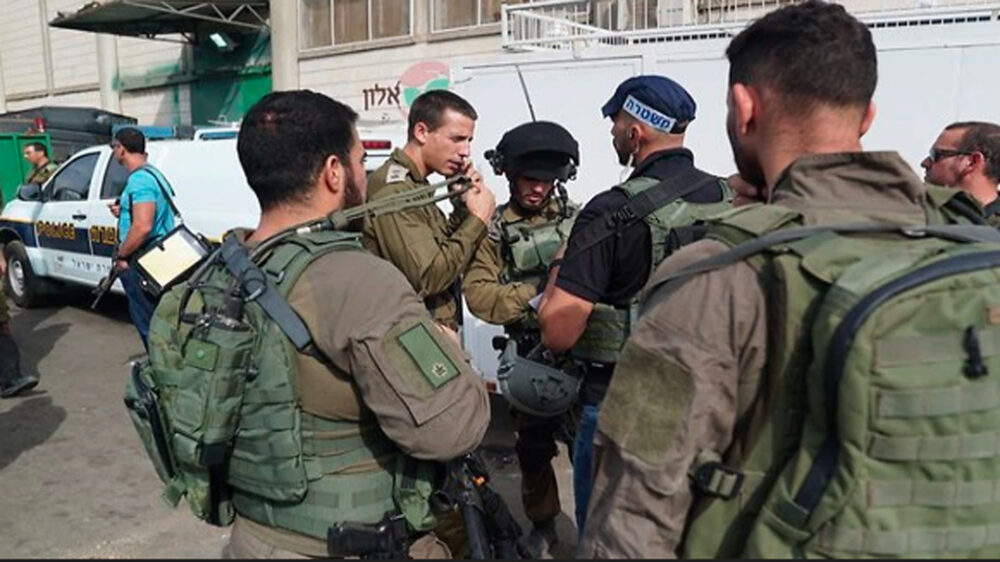 Israelische Sicherheitskräfte nach dem Anschlag im Barkan-Industriepark