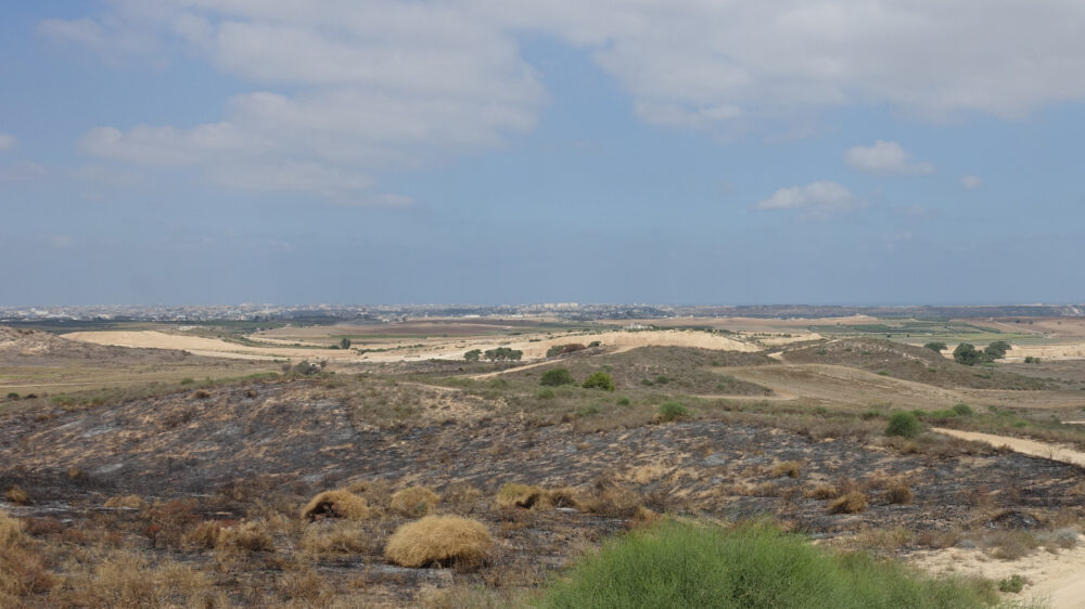 Branddrachen aus dem Gazastreifen haben im Süden Israels viel Ackerland vernichtet
