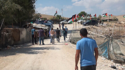 Israel will das Beduinen-Dorf Chan al-Ahmar im Westjordanland abreißen. Dagegen gibt es seit Monaten Proteste.