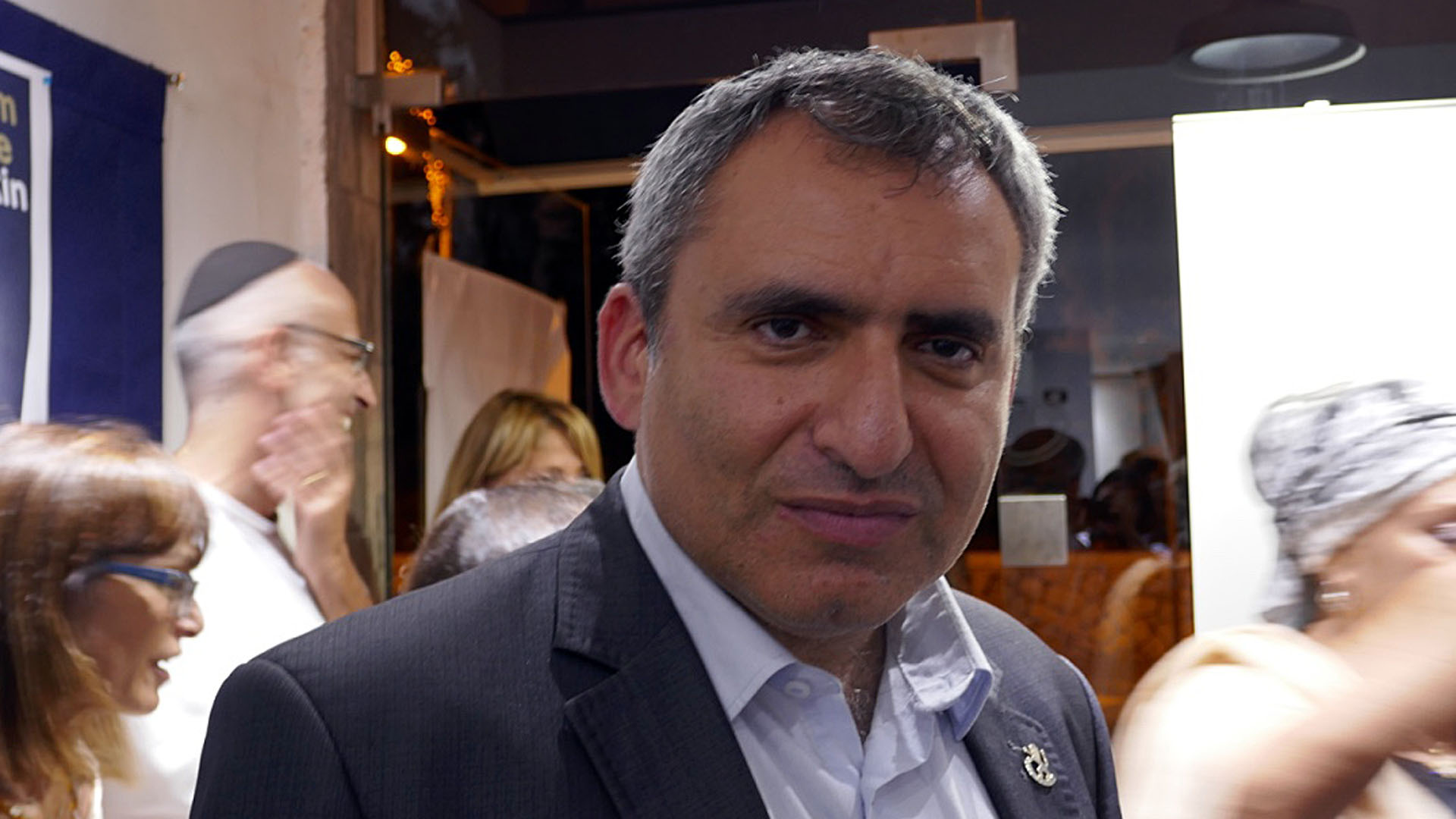 Wirbt mit seinen guten Beziehungen zum Premierminister: Bürgermeisterkandidat Se'ev Elkin