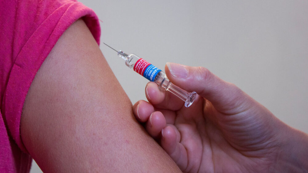 Die jüdischen Rechtsgelehrten halten eine Impfung für lebensnotwendig (Symbolbild)