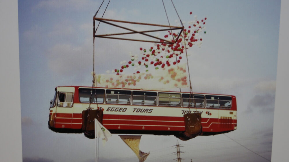 1981 werden 1.100 Mercedes-Busse im Hafen von Haifa in Empfang genommen