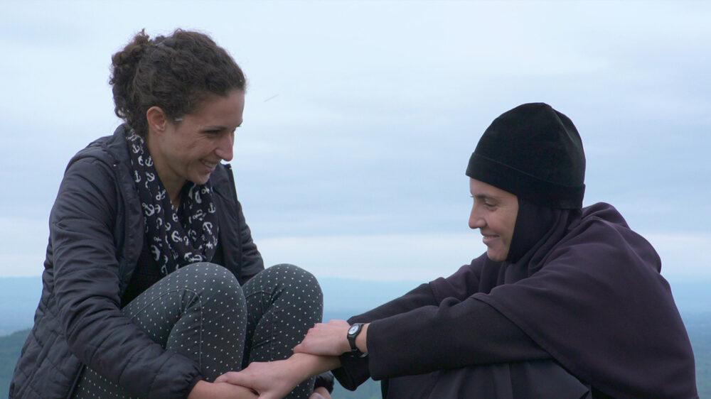 Die Geschwister Marina (l.) und Tatiana in der Dokumentation „A Sister's Song“