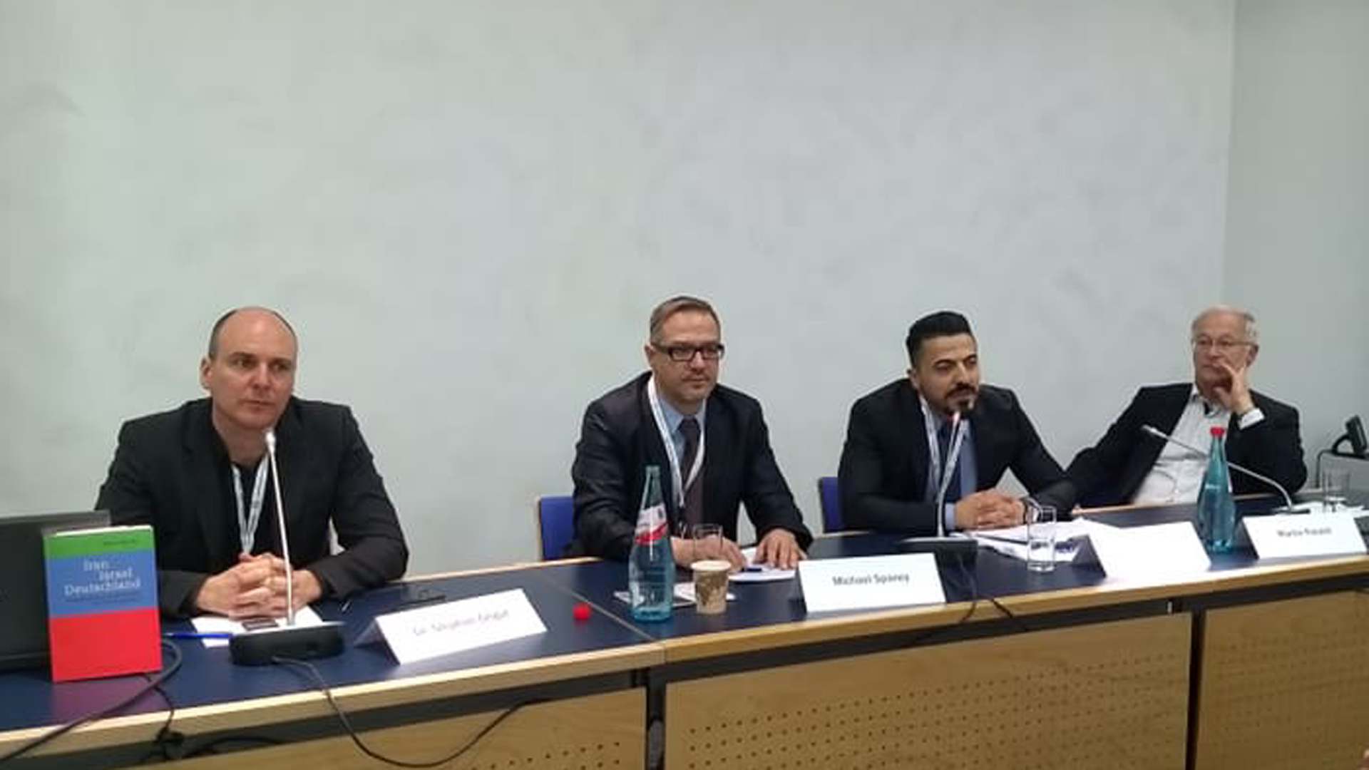 (v.l.) Stephan Grigat, Moderator Michael Spaney, Adel Feyzi, Martin Patzelt