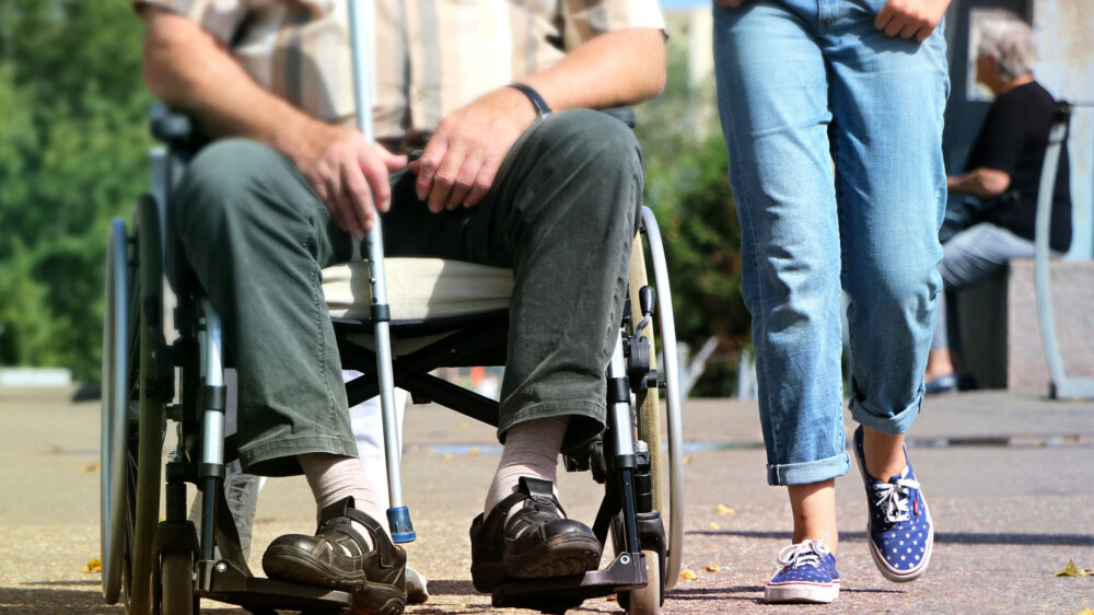 Rund zwei von fünf behinderten Menschen in Israel haben Schwierigkeiten mit dem Gehen
