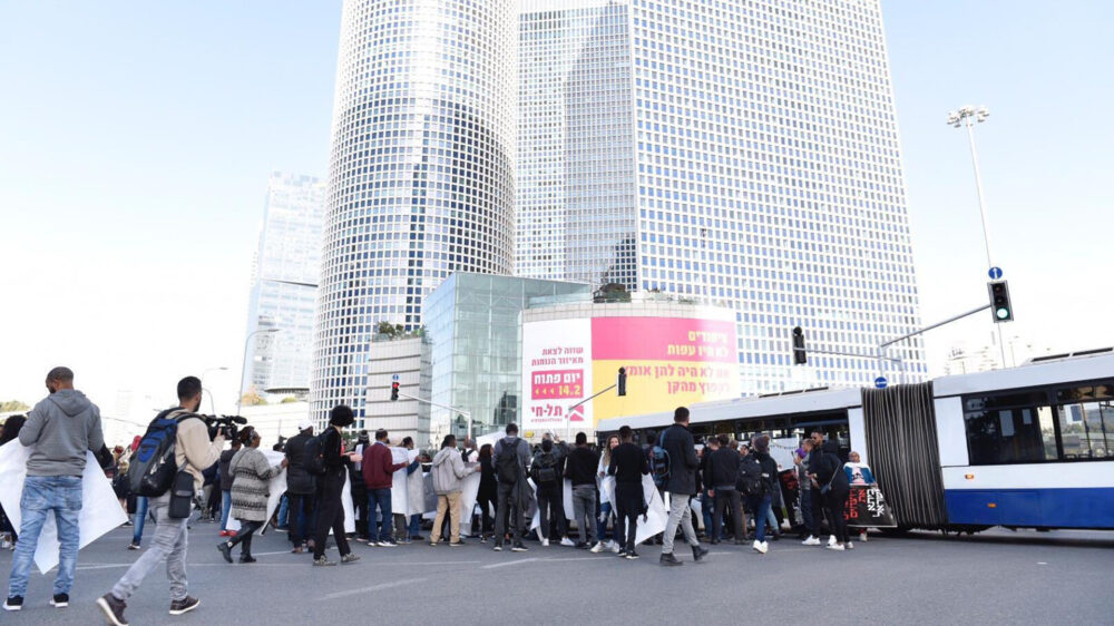 Die Demonstration der äthiopischen Juden macht sich am Mittwoch in Tel Aviv Richtung Rabin-Platz auf