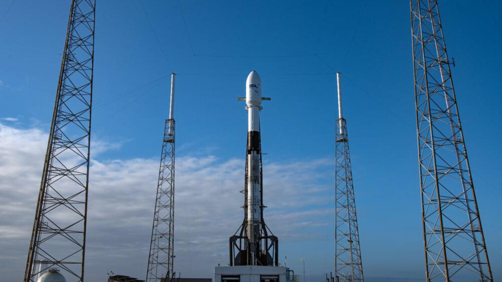Am Kopf der Falcon-9-Rakete in Cape Canaveral ist die israelische Raumsonde „BeReschit“ angebracht