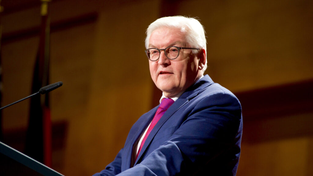 Bundespräsident Steinmeier hat sich zu seinen Glückwünschen an das Mullah-Regime erklärt (Archivbild)