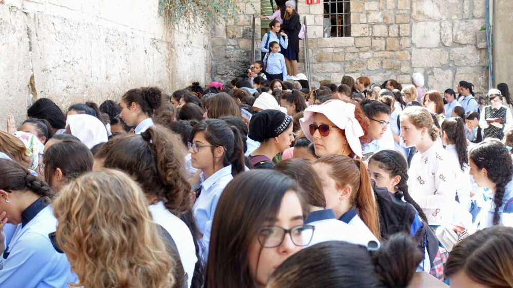 Mehr als die Hälfte der jüdischen Frauen in Israel zwischen 25 und 29 Jahren ist verheiratet (Bild: Betende Frauen an der Klagemauer in Jerusalem)