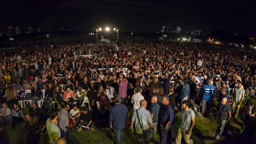 Im vergangenen Jahr versammelten sich am 17. April fast 8.000 Menschen für den israelisch-palästinensischen Gedenktag im HaJarkon-Park in Tel Aviv – dieses Jahr sind noch 1.000 weitere hinzu gekommen