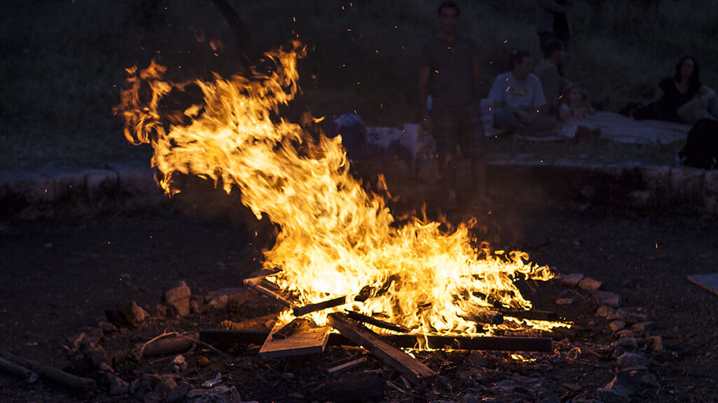 Lagerfeuer sind ein wichtiger Bestandtteil der Feiern an Lag Ba'Omer