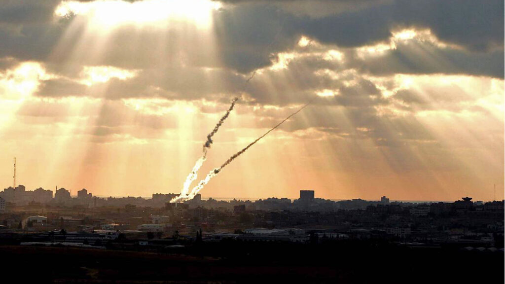 Palästinenser haben erneut eine Rakete in Richtung Südisrael abgeschossen (Archivbild)