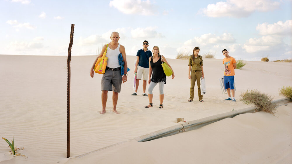 Kein Urlaubsbild: Der Fotograf Frédéric Brenner hat Familien in Israel abgelichtet und zeigt damit Vielfalt, aber auch die Zerrissenheit der Gesellschaft