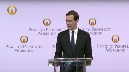 Wirbt um Vertrauen: Jared Kushner auf dem Friedens-Workshop in Bahrain