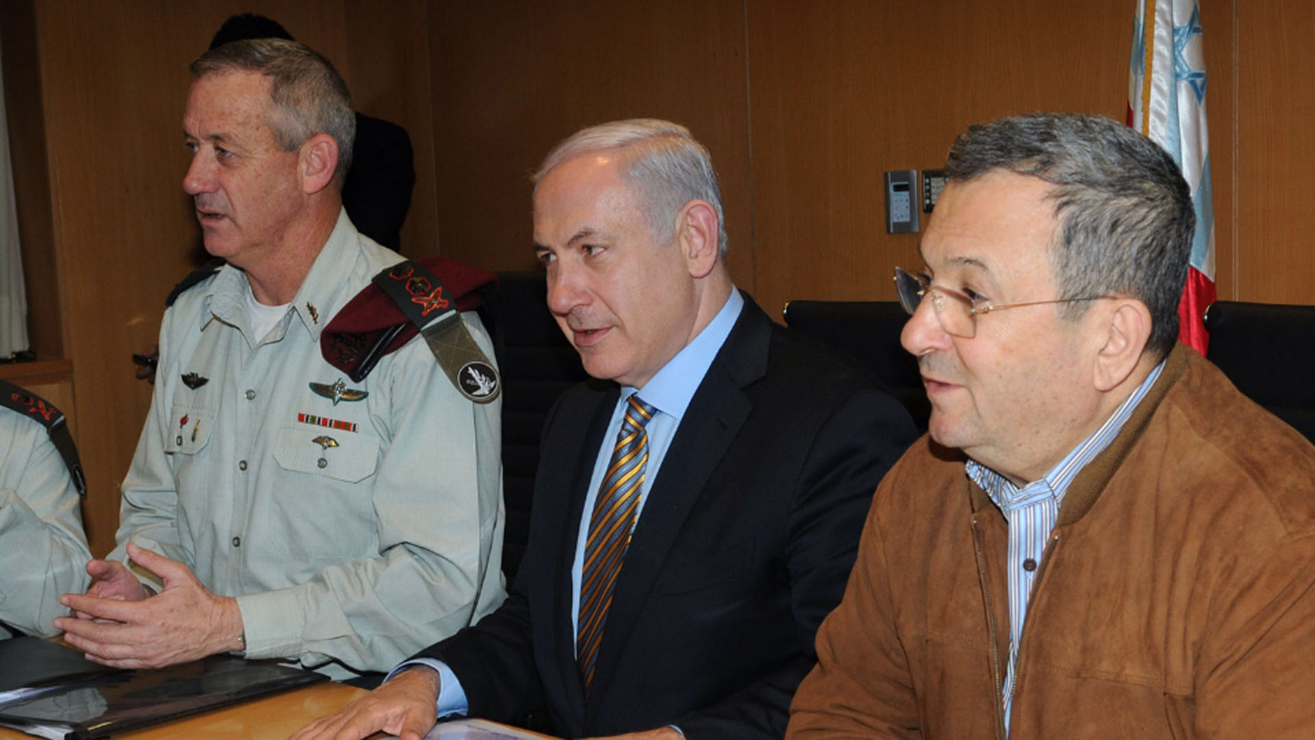Gantz, Netanjahu und Barak (v.l.n.r.) 2012 bei einem Treffen des Armee-Generalstabs. Gantz war damals Generalstabschef, Barak Verteidigungsminister.