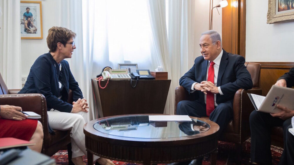 Das erste Mal im nichteuropäischen Ausland: „AKK” zu Besuch beim israelischen Premier Netanjahu in Jerusalem