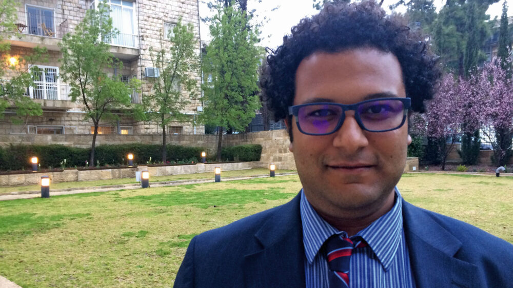 Ist in Ägypten aufgewachsen, wo ihm ein stereotypes Bild von Juden vermittelt wurde: Haisam Hassanein