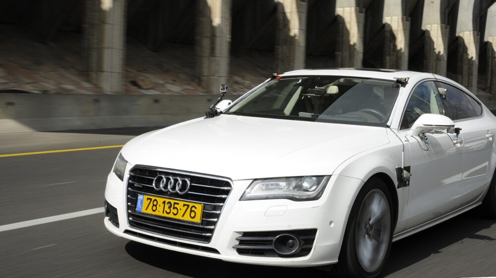Die israelische Firma Mobileye hilft zum Beispiel der deutschen Automarke VW und ihrer Tochtergesellschaft Audi bei der Entwicklung autonom fahrender Autos
