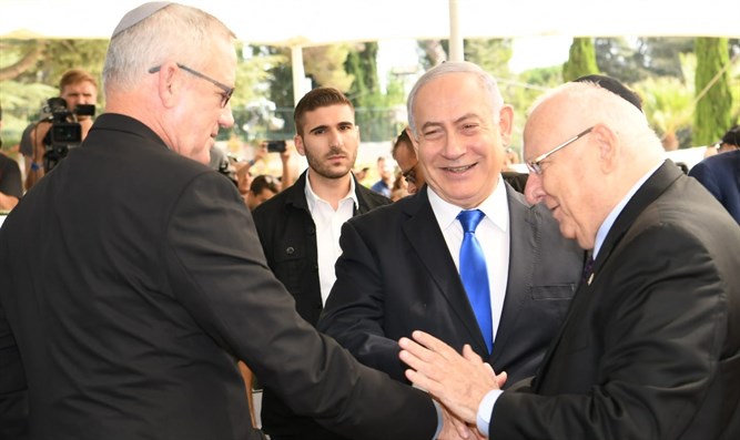 Trafen am Donnerstag auf dem Herzlberg zusammen: Blau-Weiß-Chef Gantz, Likud-Anführer Netanjahu und Staatspräsident Rivlin (v.l.n.r.)