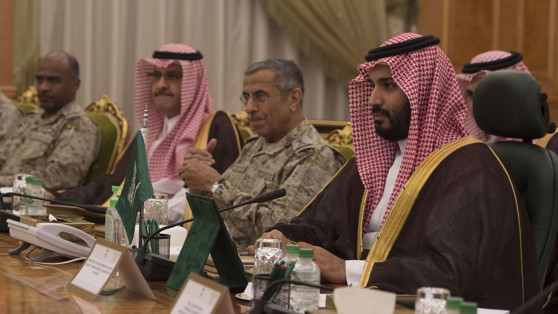 Möchte sein Land zukunftsfähig machen: Saudi-Arabiens erster Kronprinz Mohammed Bin Salman, rechts im Bild