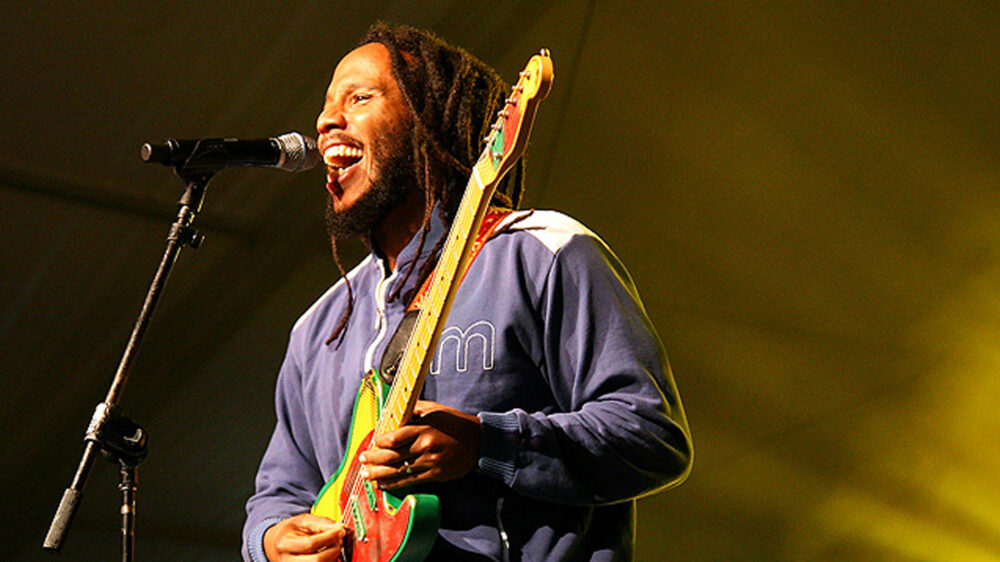 Reggae-Musiker Ziggy Marley bei einem Live-Auftritt