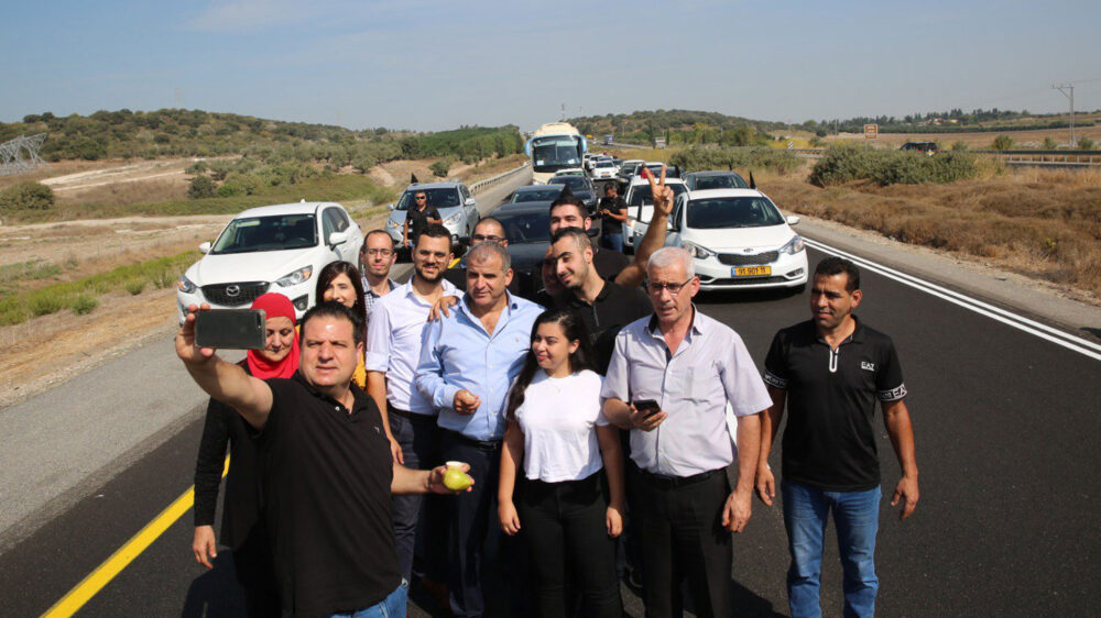Konvoi nach Jerusalem: Arabische Politiker, darunter Odeh (vorne links), führten den Protestzug an