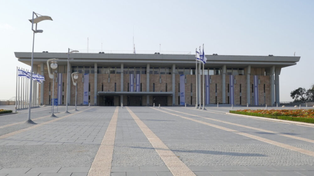 Derzeit besteht das politische Gefüge in der Knesset aus zehn Fraktionen