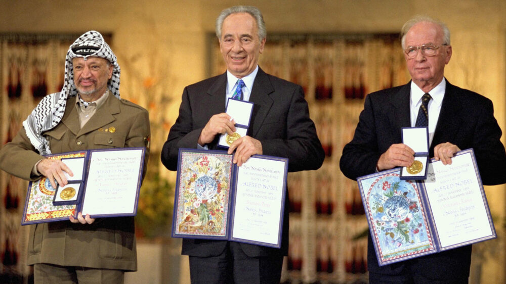 Die Friedensnobelpreisträger von 1994: Arafat, Peres und Rabin (v.l.) wurden „für ihre Anstrengungen zur Lösung des Nahostkonflikts“ ausgezeichnet