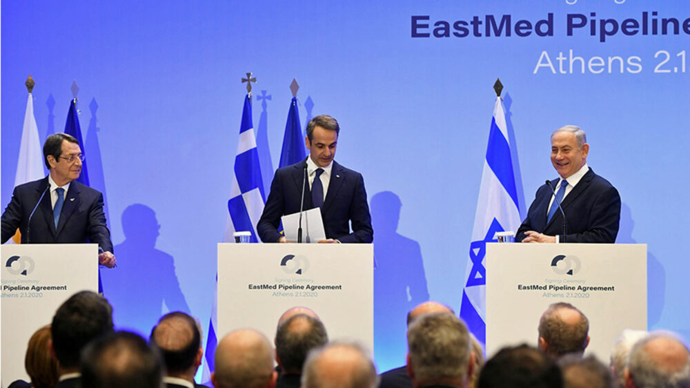 Anastasiades, Mitsotakis und Netanjahu (v.l.) bei der feierlichen Zeremonie zur Unterzeichnung des Abkommens über den Bau der Pipeline
