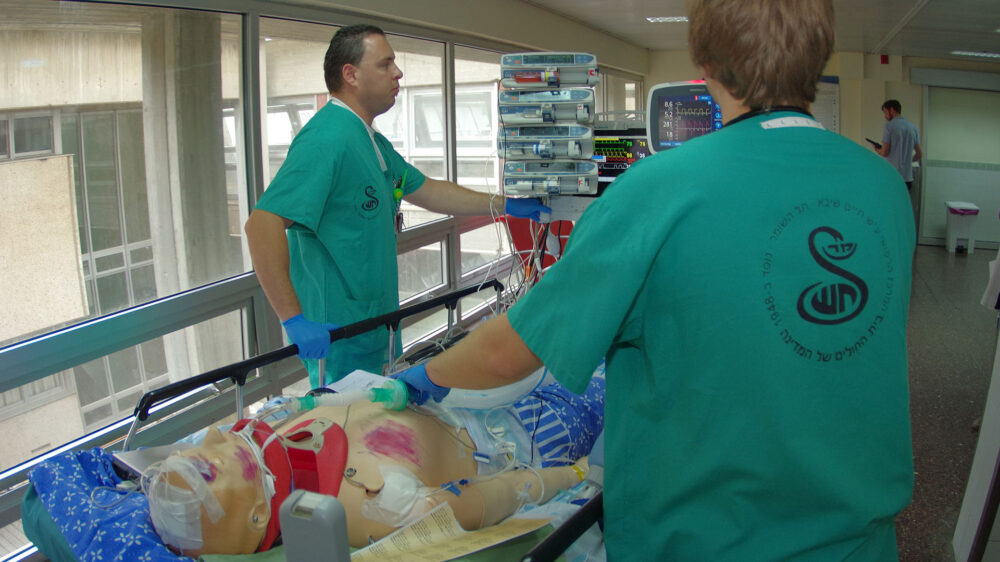 Mit solchen Puppen im Zentrum für Medizinische Simulation lernten die Palästinenser von Israelis, Patienten schnell und zielführend zu helfen (Archivbild)