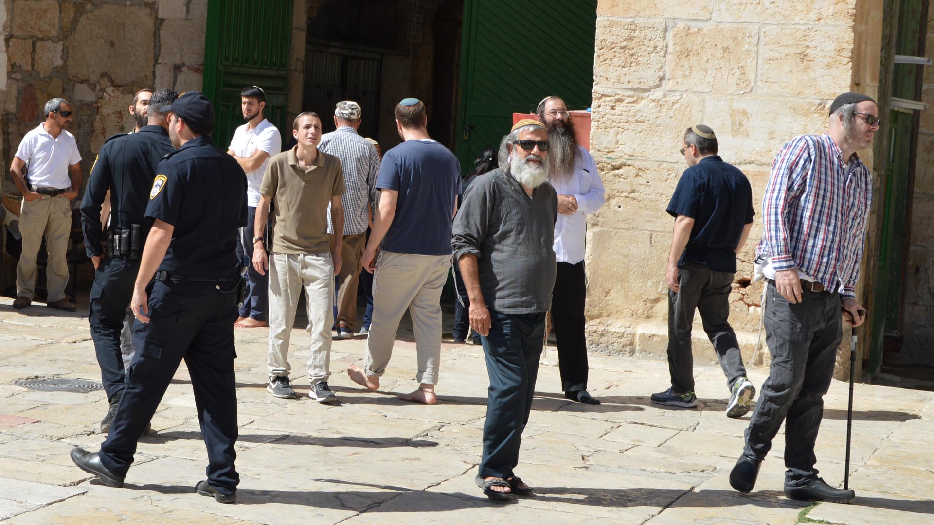Polizisten begleiten Juden auf dem Tempelberg: Bisher dürfen sie hier nicht beten