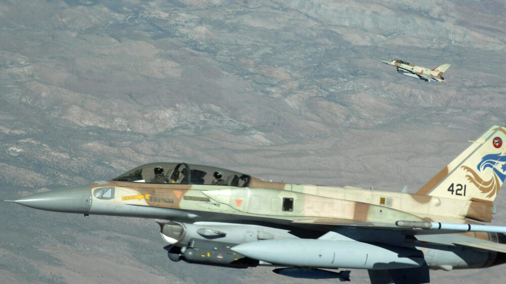 Israelische Jets sollen Stellungen in Syrien vom Golan-Luftraum aus beschossen haben (Archivbild)