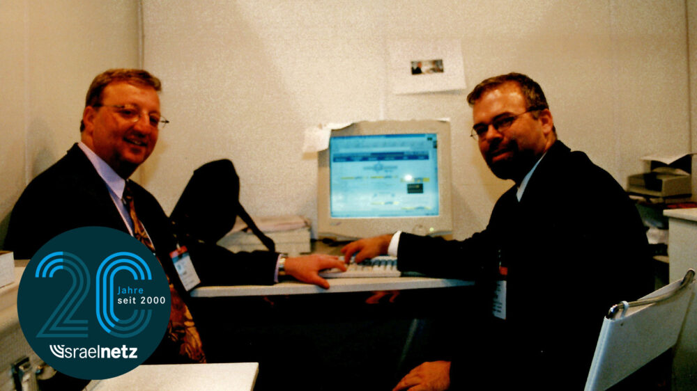 Drückten am 12. März 2000 in Berlin den Startknopf: der Vizedirektor des Staatlichen Israelischen Verkehrsbüros, Dani Neumann (l.), und Tourismus-Staatssekretär Itai Eiges