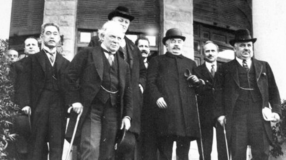 Japans Gesandter Matsui Keishirō, Großbritanniens Premierminister David Lloyd George, Frankreichs Regierungschef Alexandre Millerand und Italiens Premier Francesco Nitti (v.l.n.r.) am 25. April 1920 in San Remo
