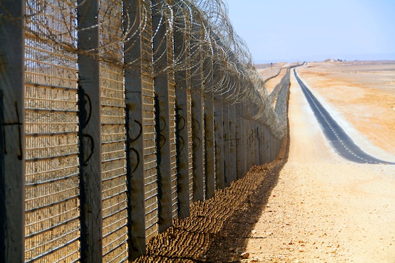 An der Grenze zu Ägypten hält ein Zaun Menschen vom illegalen Grenzübertritt nach Israel ab
