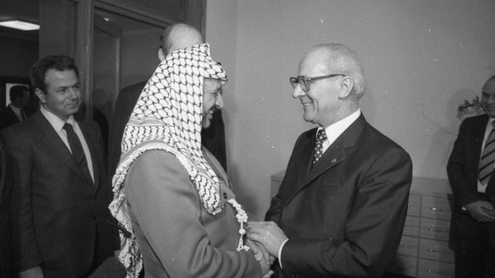 Sinnbilder ihrer Ideologien: PLO-Chef Jasser Arafat und SED-Chef Erich Honecker im Jahr 1982. Der ostdeutsche Sozialist bezeichnete den Palästinenser als „Freund und Kampfgefährten“.