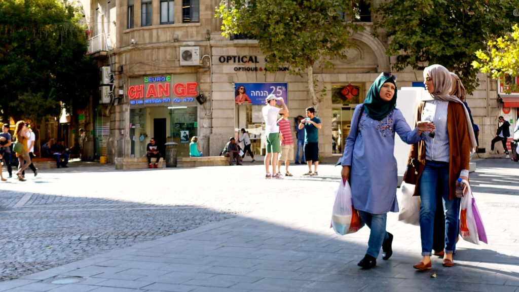 Etwa 20 Prozent Araber leben in Israel und gehören in vielen vorwiegend von Juden bewohnten Gegenden zum Stadtbild