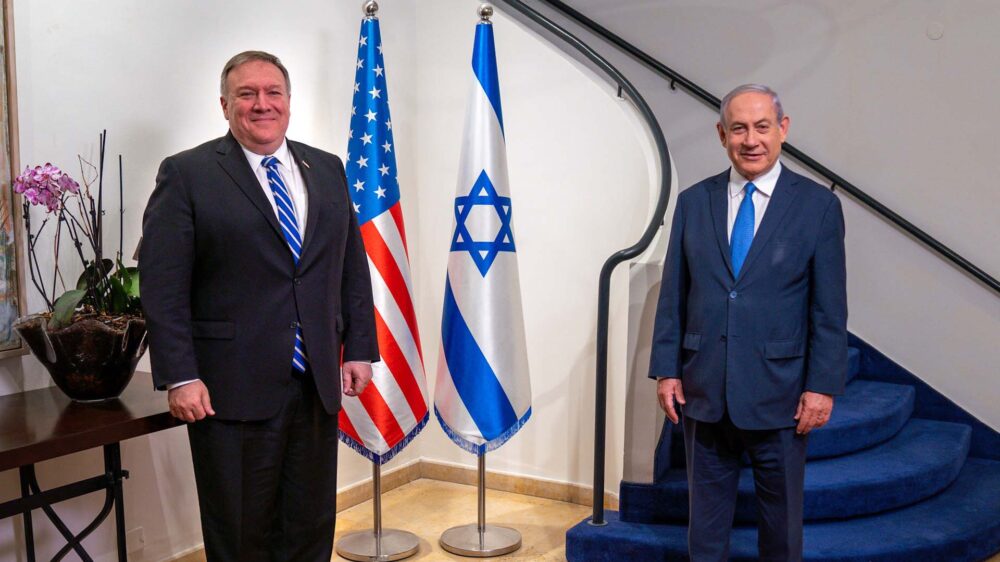 Wahren nur in Corona-Zeiten Distanz: US-Außenminister Pompeo (l.) und der israelische Premier Netanjahu