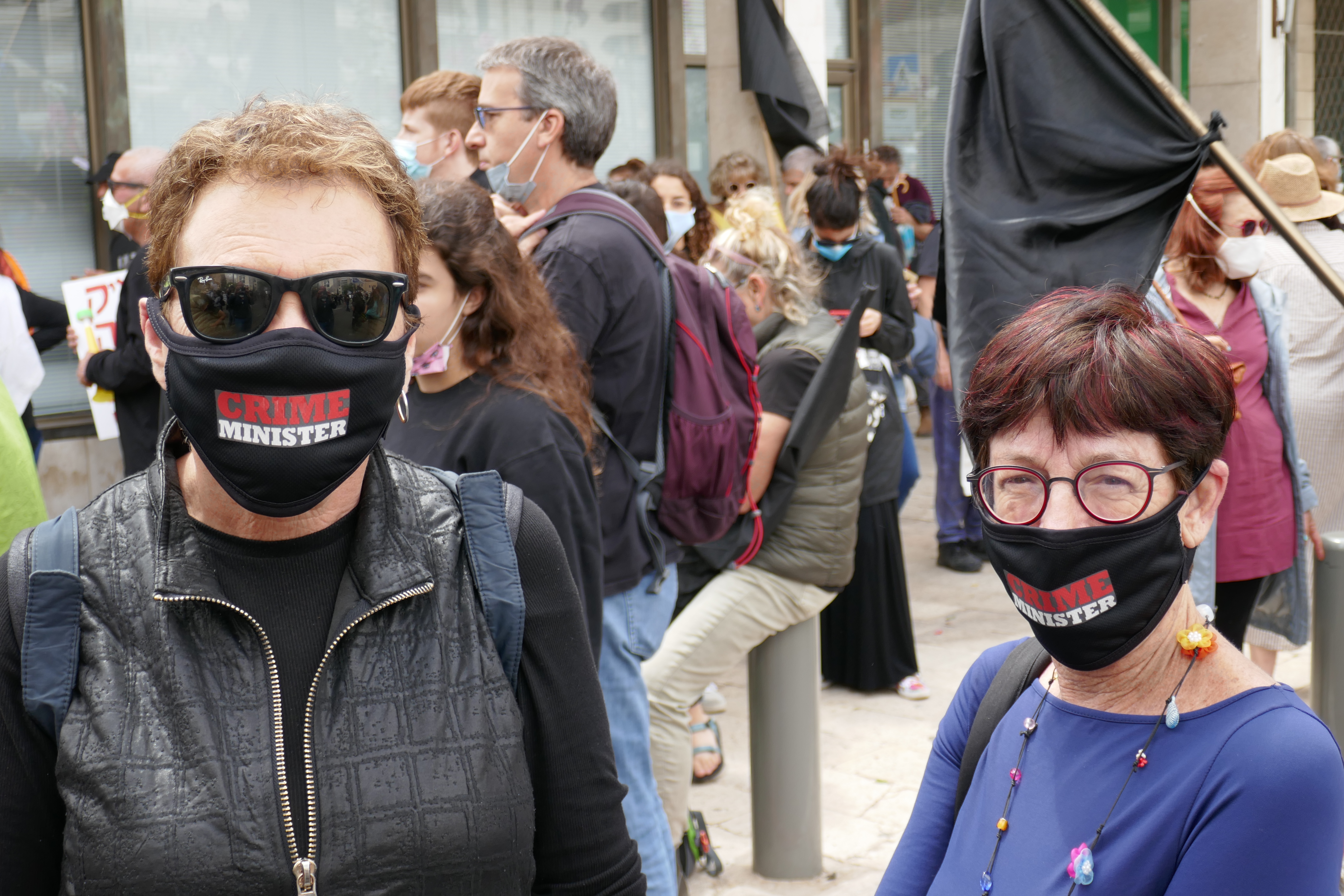 Der Schriftzug „Crime Minister“ war bei dem Protest allgegenwärtig