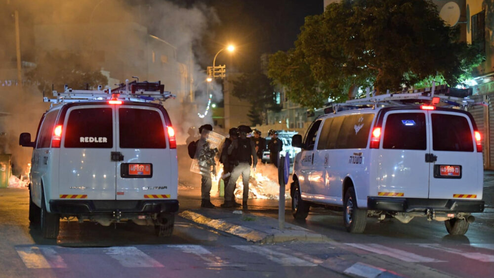 Die Polizei verhaftet mehrere Personen bei den gewaltsamen Protesten in Jaffa