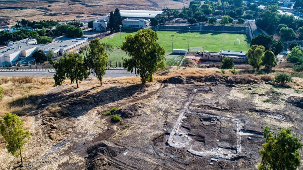 Der Ausgrabungsort befindet sich direkt neben einem Fußballplatz