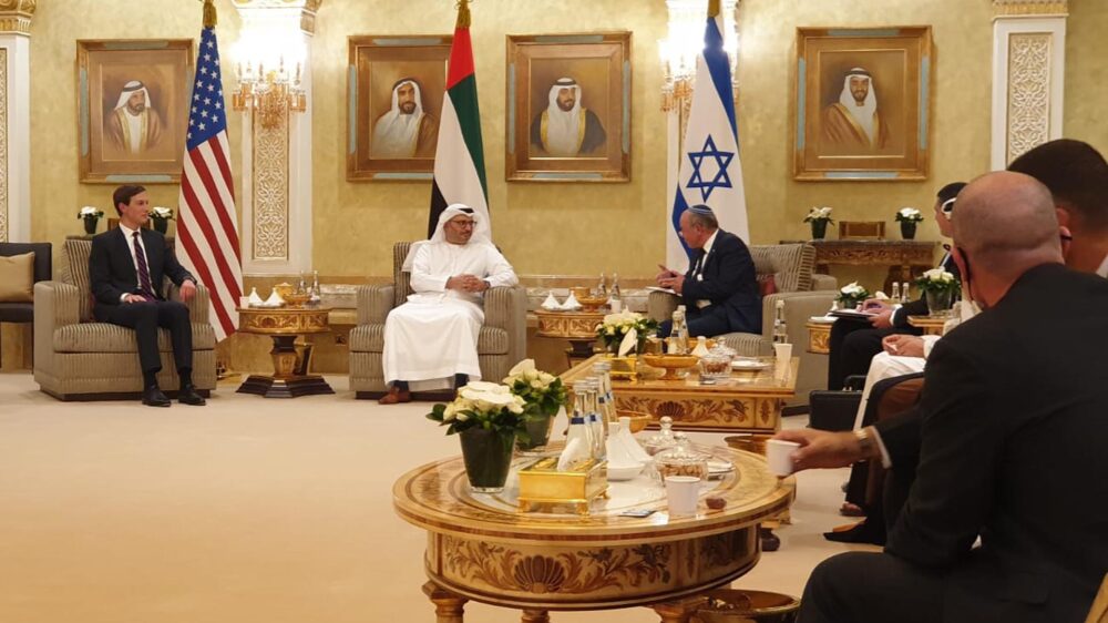 Politische Gespräche in Abu Dhabi : Präsidentenberater Kushner, Außenminister Gargasch und Sicherheitsberater Ben-Schabbat