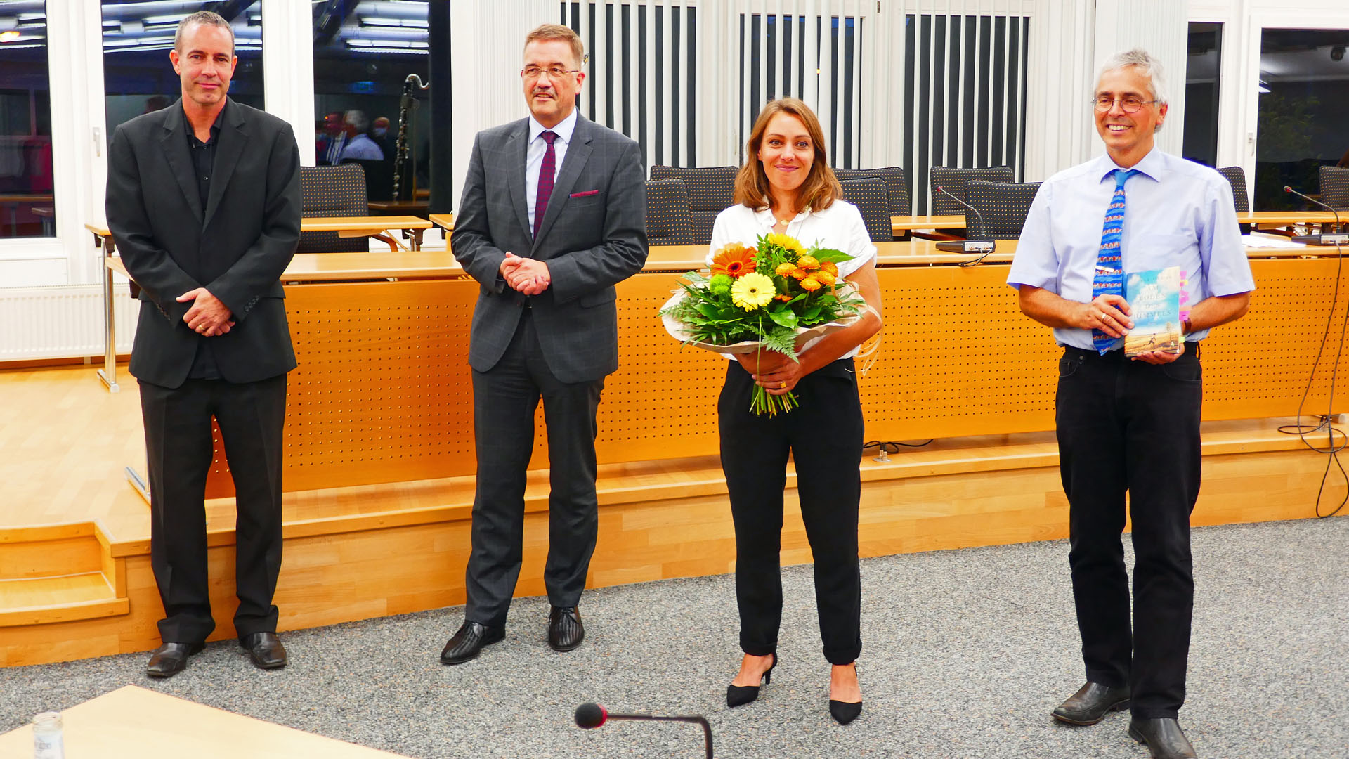 Nach der Preisverleihung: (v.l.) Klarinettist Travis Meisner, OB Manfred Wagner, Joana Osman und Laudator Wolfgang Grieb