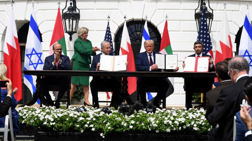 Unterschriften für den Frieden: Trump versammelte Politker aus Nahost im Weißen Haus
