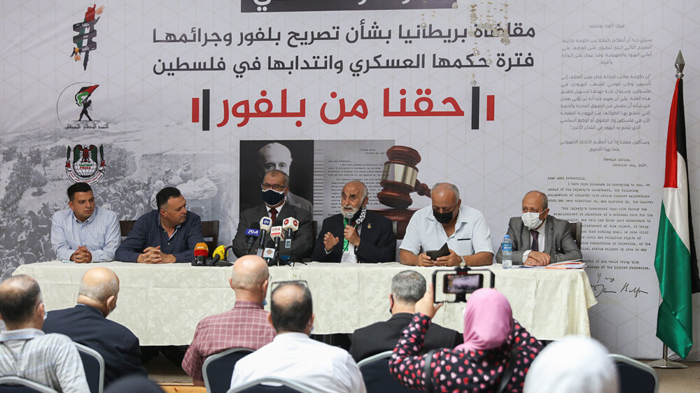 Palästinensische Gruppen haben auf einer Pressekonferenz in Ramallah ihre Klage gegen London verkündet