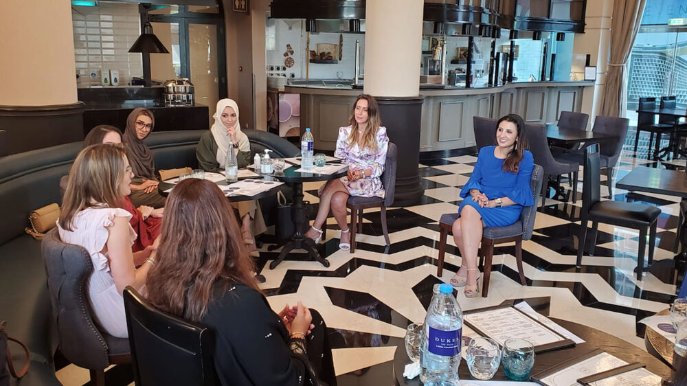 Die stellvertrende Bürgermeisterin von Jerusalem (rechts) bei einem Treffen in Dubai