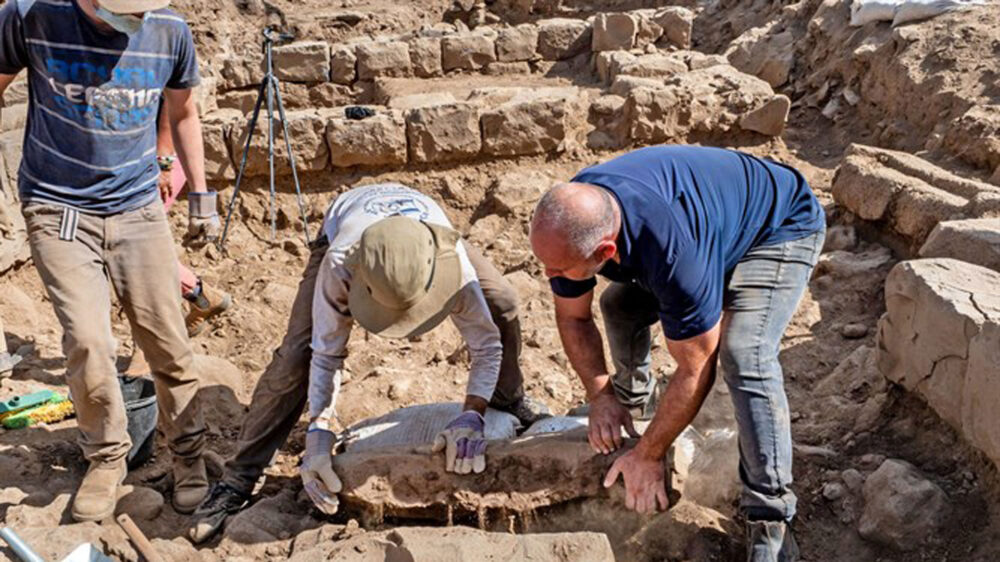 Die Archäologen erhoffen sich von dem gefundenen Grenzstein Rückschlüsse auf die Besiedelung der Region