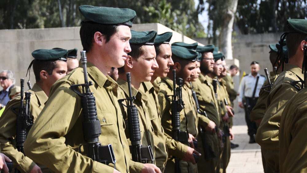 Rekruten der Armee: Ultra-orthodoxe Israelis können die allgemeine Wehrpflicht durch ein Tora-Studium umgehen (Symbolbild)