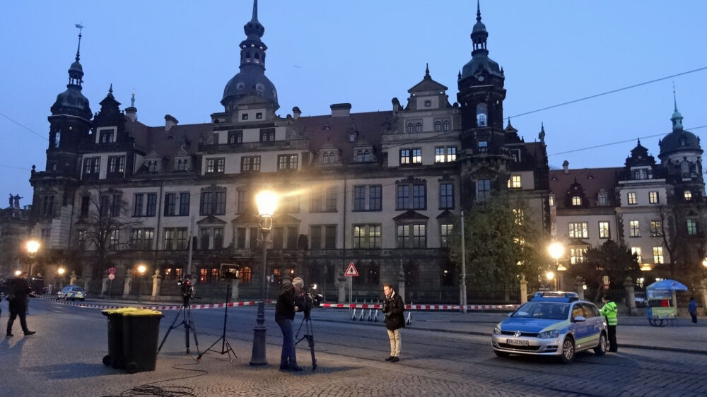 Das Grüne Gewölbe in der Tatnacht vor fast einem Jahr – mittlerweile hat die Polizei drei Verdächtige gefasst