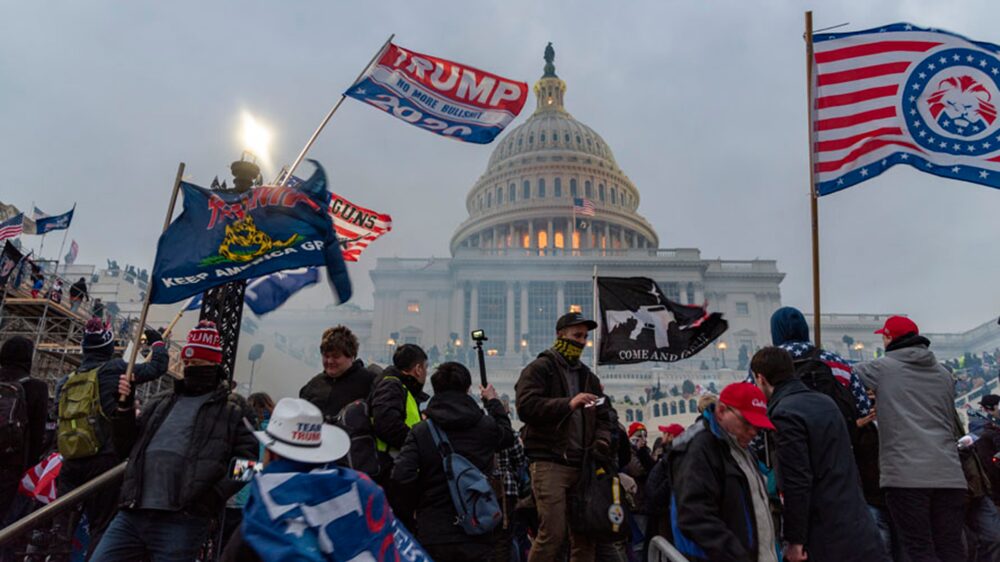 Anhänger von US-Präsident Trump stürmen das Kapitol